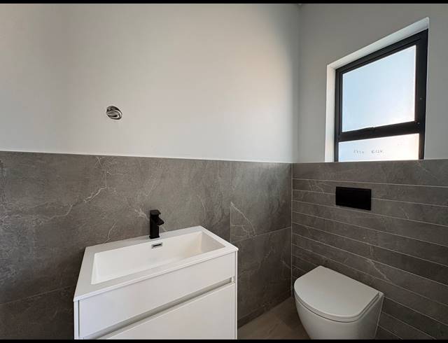 5 BEDROOM HOUSE FOR SALE IN SANDOWN